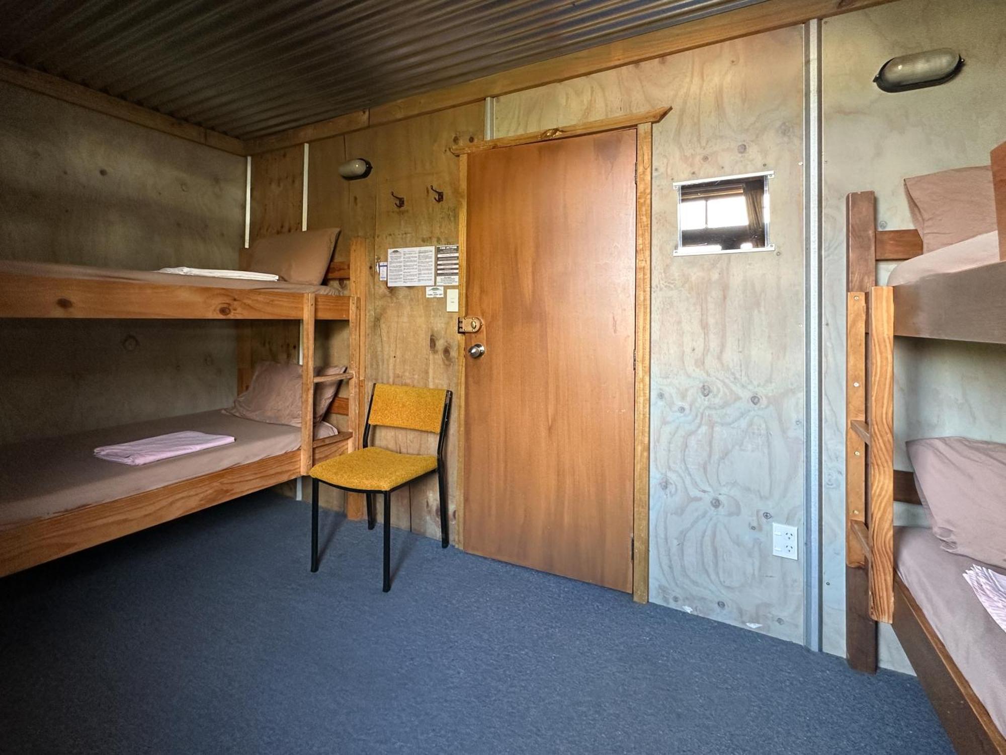 เดอะ ครอสซิง แบ็คแพคเกอร์ส Hostel Erua ภายนอก รูปภาพ