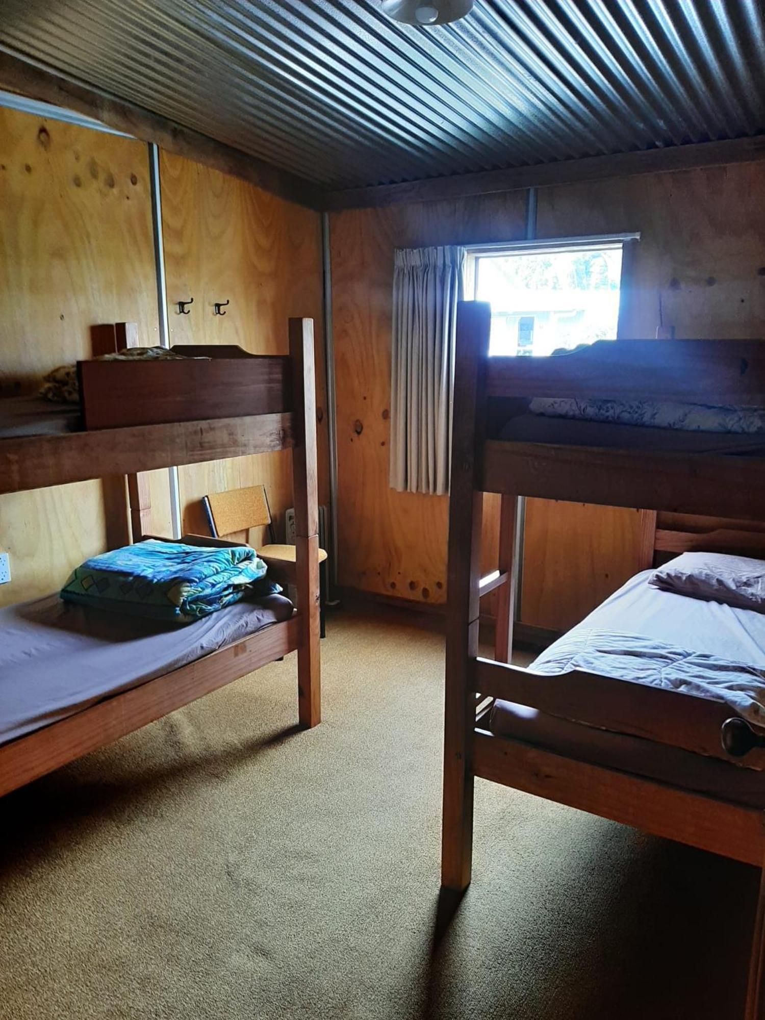 เดอะ ครอสซิง แบ็คแพคเกอร์ส Hostel Erua ภายนอก รูปภาพ