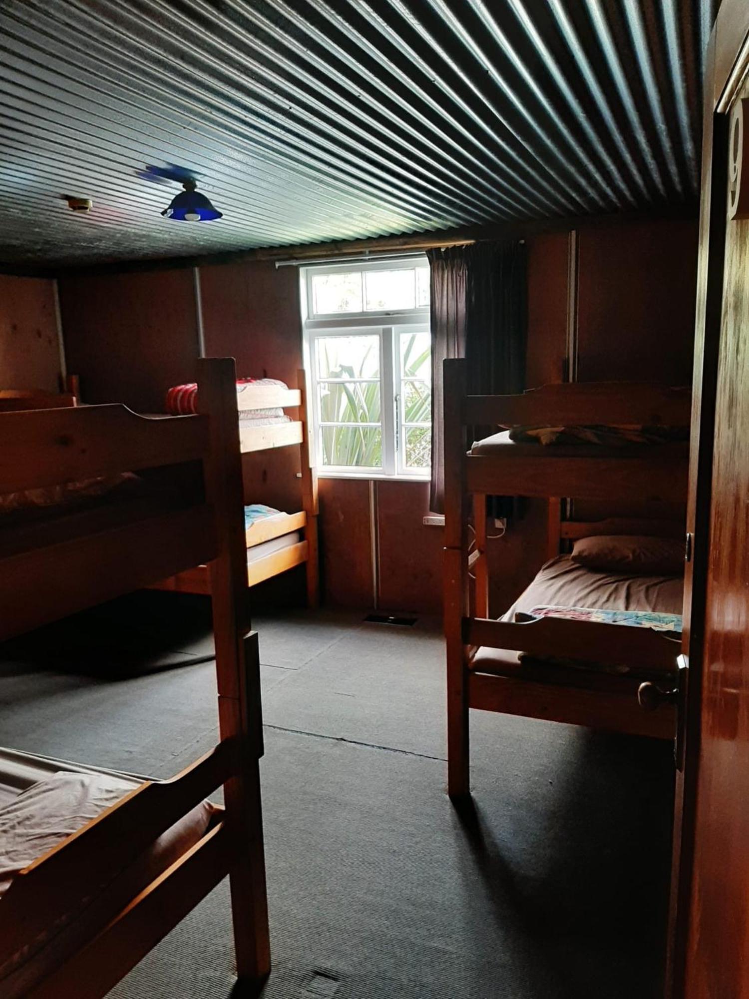 เดอะ ครอสซิง แบ็คแพคเกอร์ส Hostel Erua ภายนอก รูปภาพ