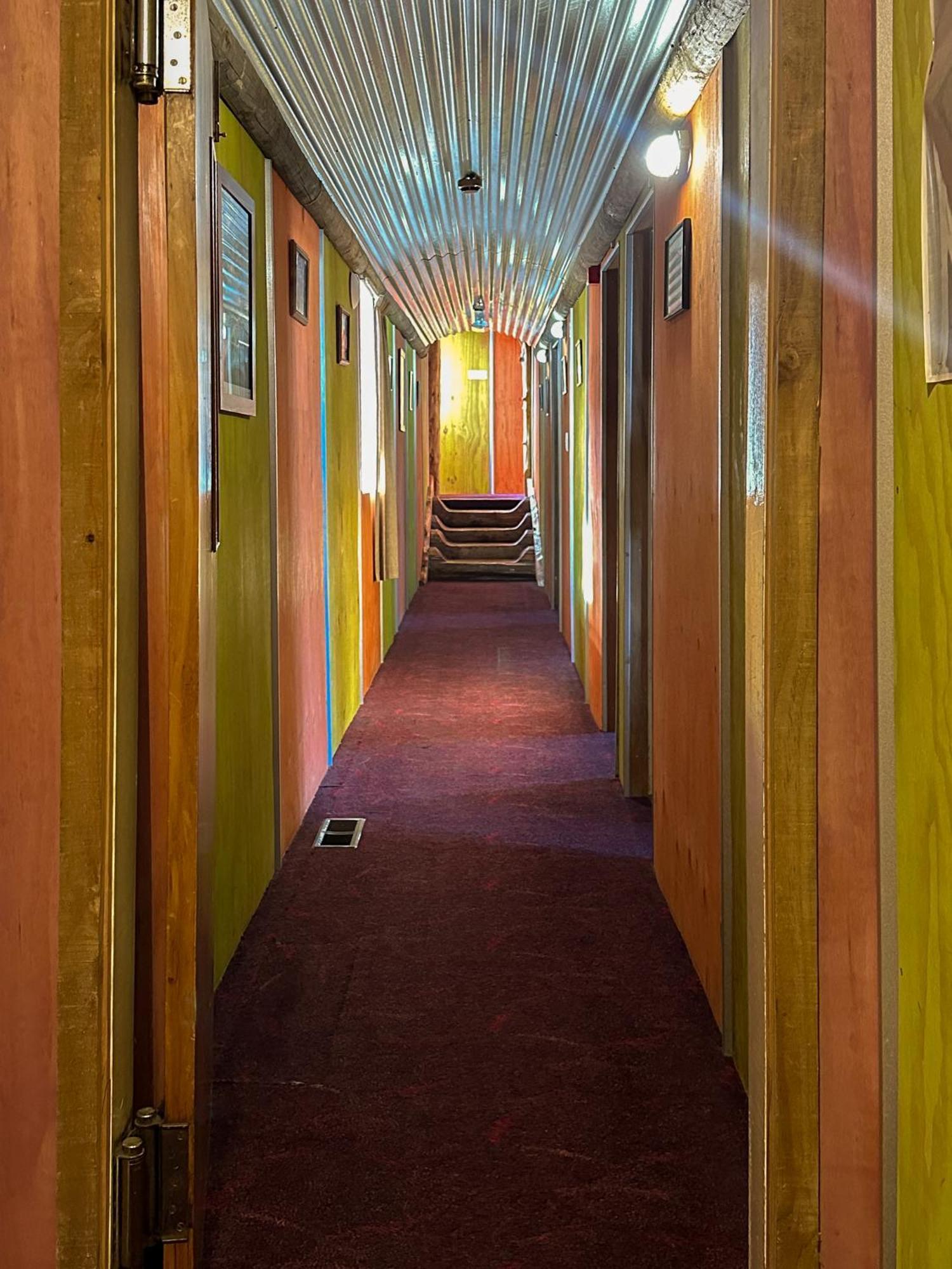 เดอะ ครอสซิง แบ็คแพคเกอร์ส Hostel Erua ภายนอก รูปภาพ