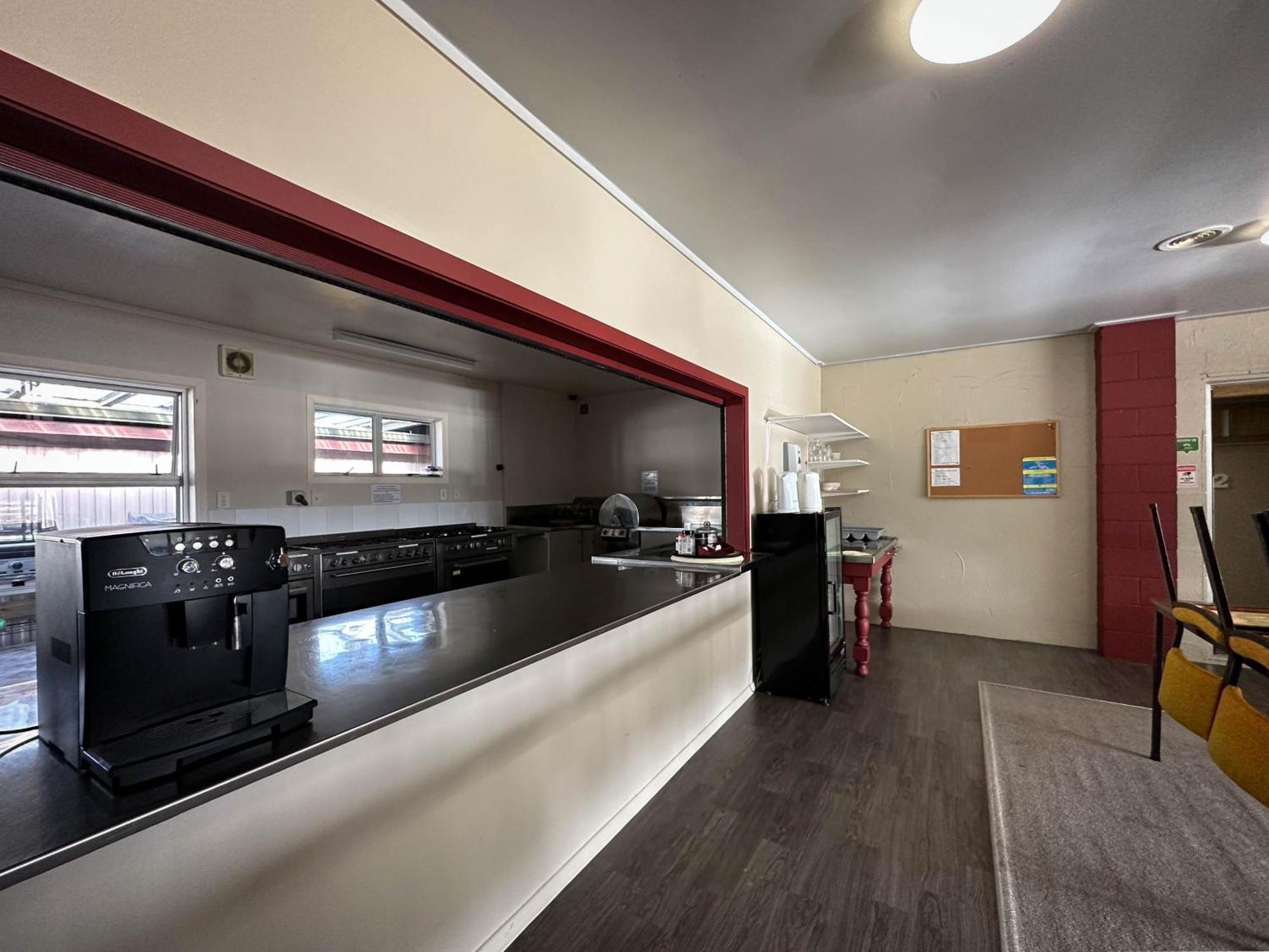 เดอะ ครอสซิง แบ็คแพคเกอร์ส Hostel Erua ภายนอก รูปภาพ