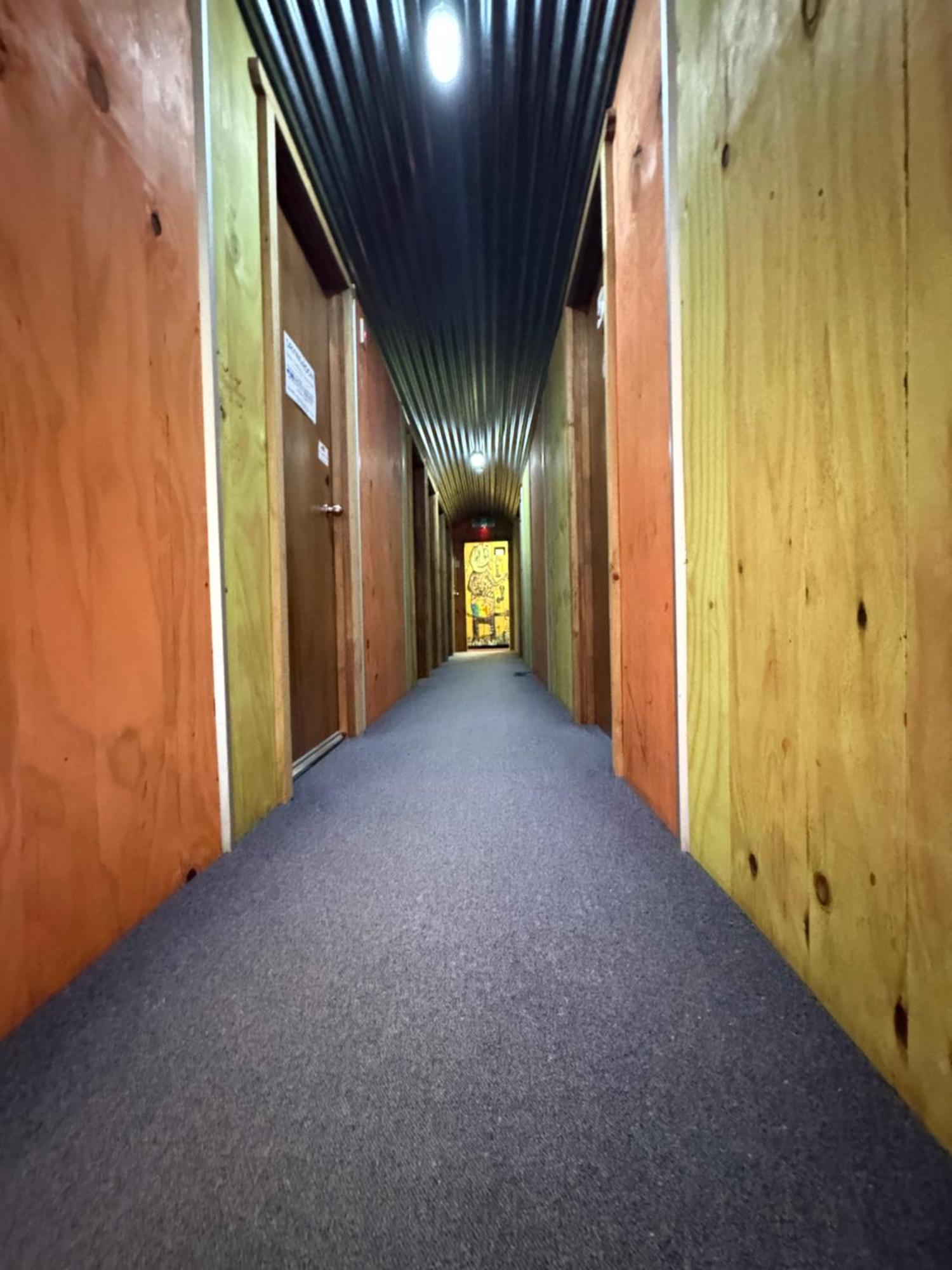 เดอะ ครอสซิง แบ็คแพคเกอร์ส Hostel Erua ภายนอก รูปภาพ