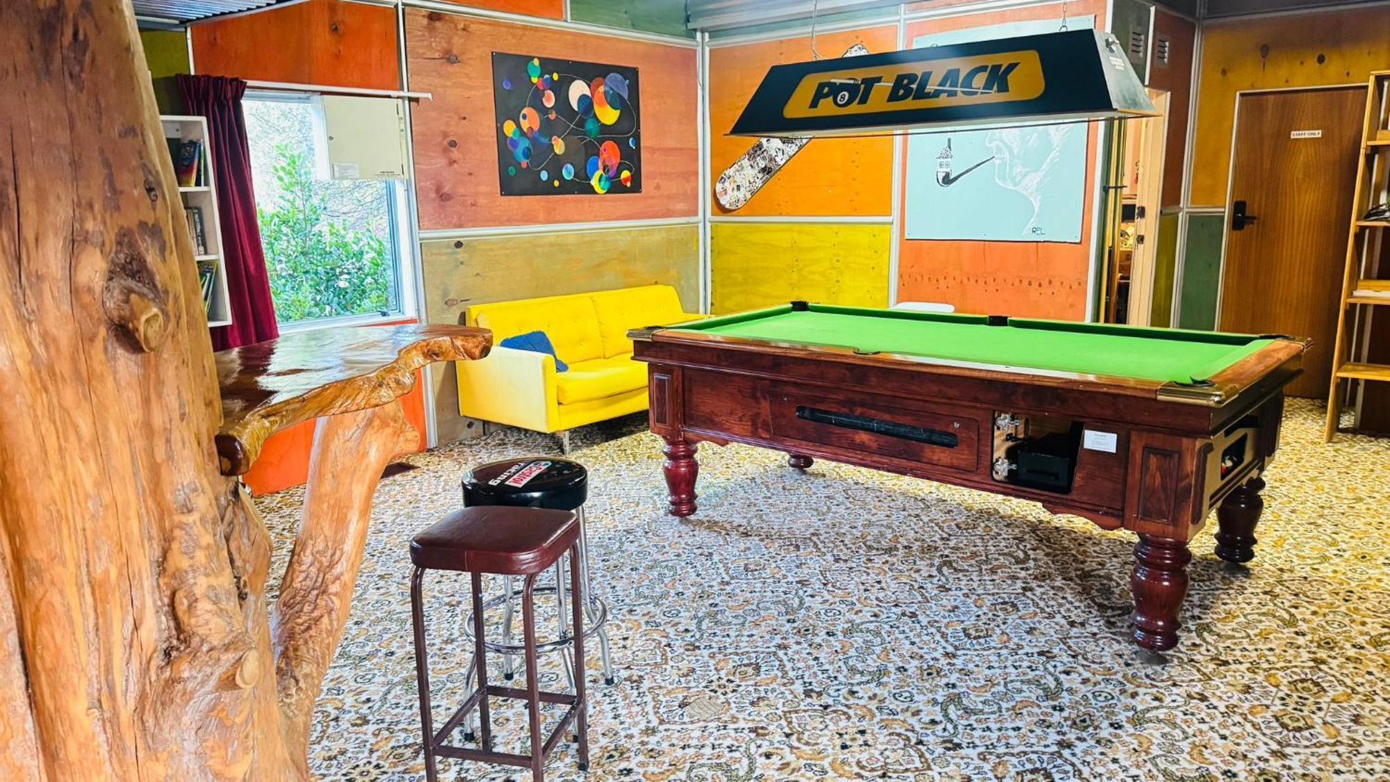 เดอะ ครอสซิง แบ็คแพคเกอร์ส Hostel Erua ภายนอก รูปภาพ