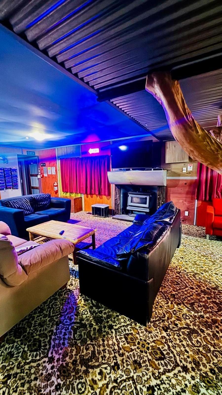 เดอะ ครอสซิง แบ็คแพคเกอร์ส Hostel Erua ภายนอก รูปภาพ