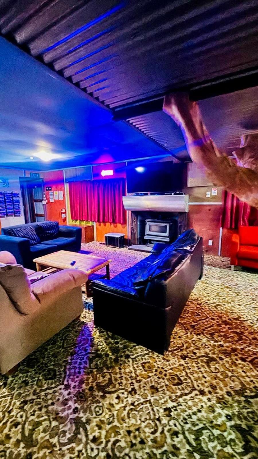 เดอะ ครอสซิง แบ็คแพคเกอร์ส Hostel Erua ภายนอก รูปภาพ