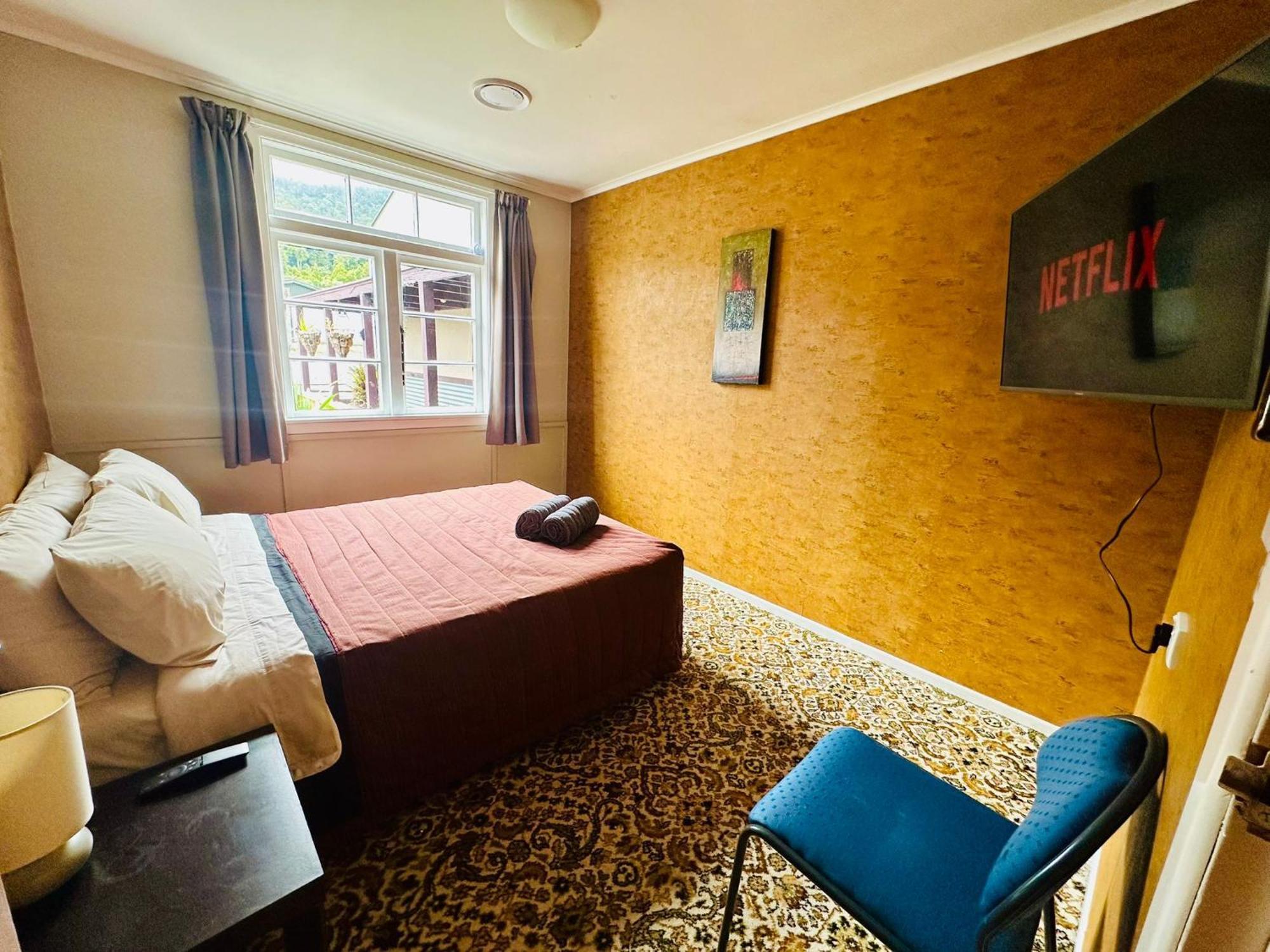 เดอะ ครอสซิง แบ็คแพคเกอร์ส Hostel Erua ภายนอก รูปภาพ