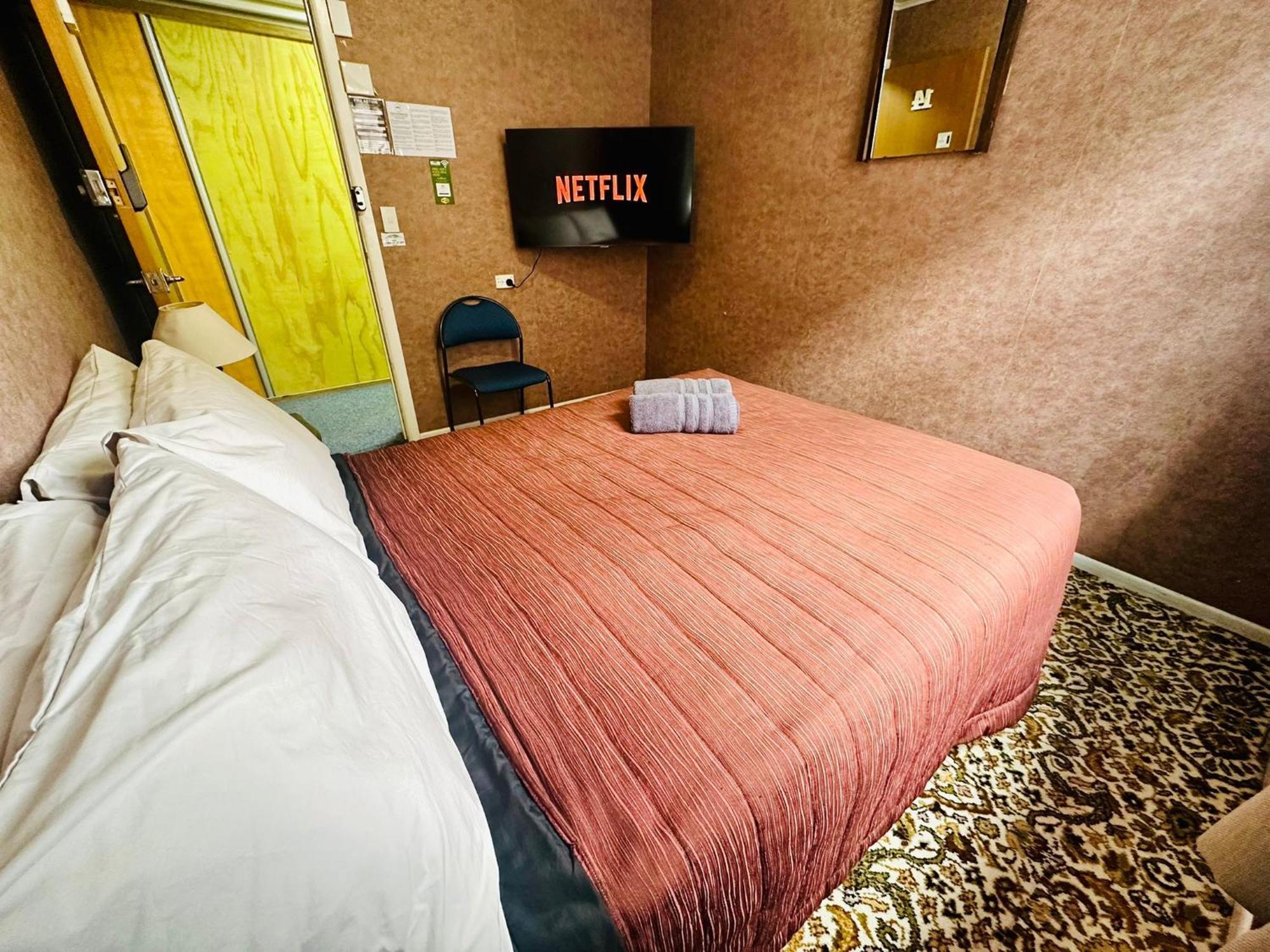 เดอะ ครอสซิง แบ็คแพคเกอร์ส Hostel Erua ภายนอก รูปภาพ